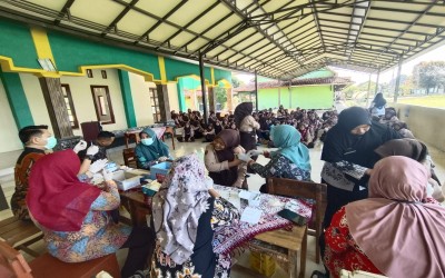 Pelaksanaan Imunisasi HPV Bagi Siswi Kelas 9