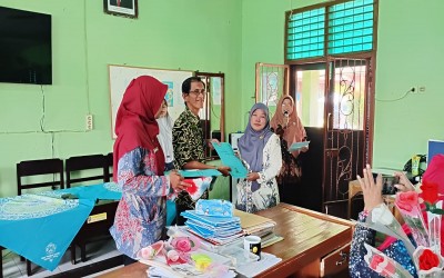Terima Kasih, Sang Teladan: Pelepasan Ibu Dra. Korijah, Guru IPS SMPN 2 Pangkah
